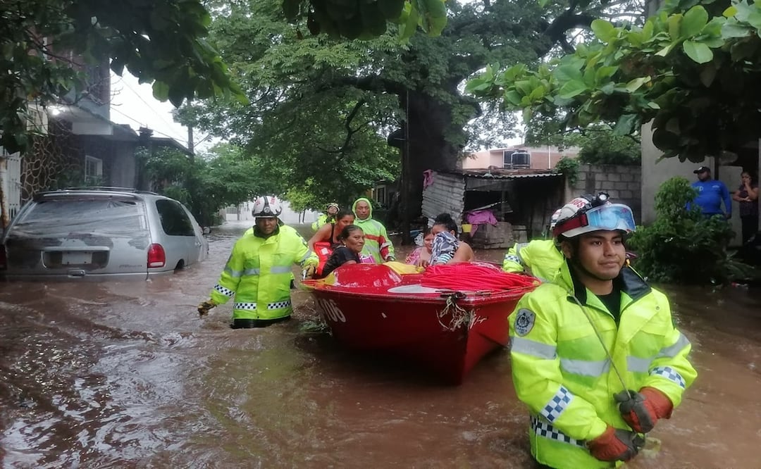 Inundaciones en Oaxaca: Evacuan a 2 mil personas de Juchitán tras desbordamiento del río Las Nutrias. Foto: Rusvel Rasgado EL UNIVERSAL