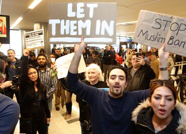 Gobierno de EU ha revocado más de 100 mil visas por veto de Trump