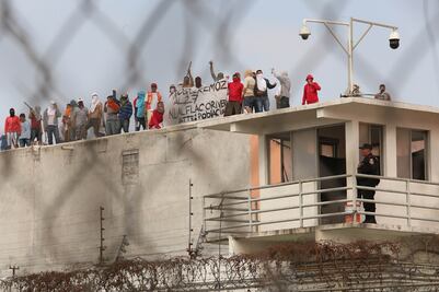 Reos protestan por extorsiones en penales de Apodaca y Topo Chico