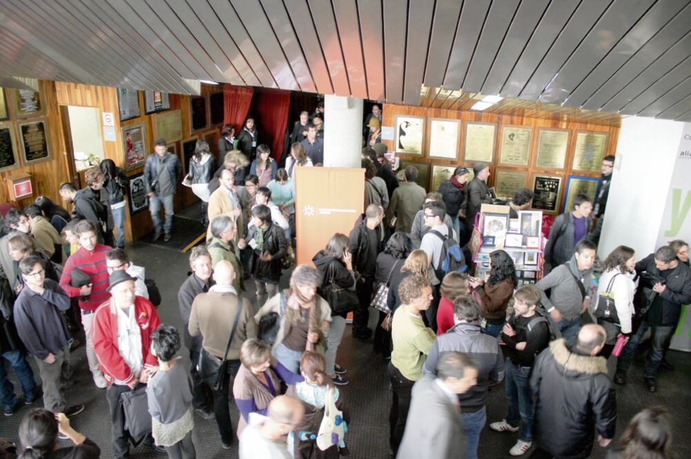 Participantes de la edición IX del simposio, realizada en 2011 en el Teatro Julio Castillo. Foto: CORTESÍA PAC