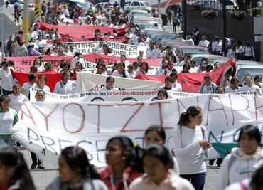 Mexico army boss will not allow questioning of troops in students' disappearance