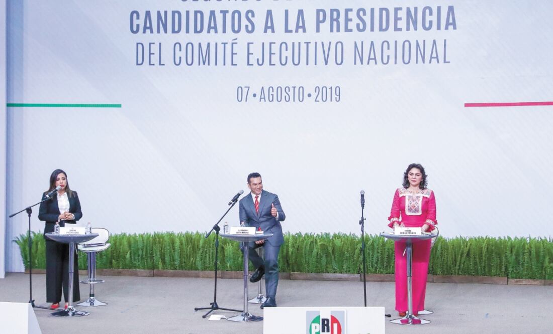 Lorena Piñón, Alejandro Moreno e Ivonne Ortega, ayer durante el segundo y último debate de candidatos a la dirigencia nacional del PRI. Foto: DIEGO SIMÓN SÁNCHEZ. EL UNIVERSAL