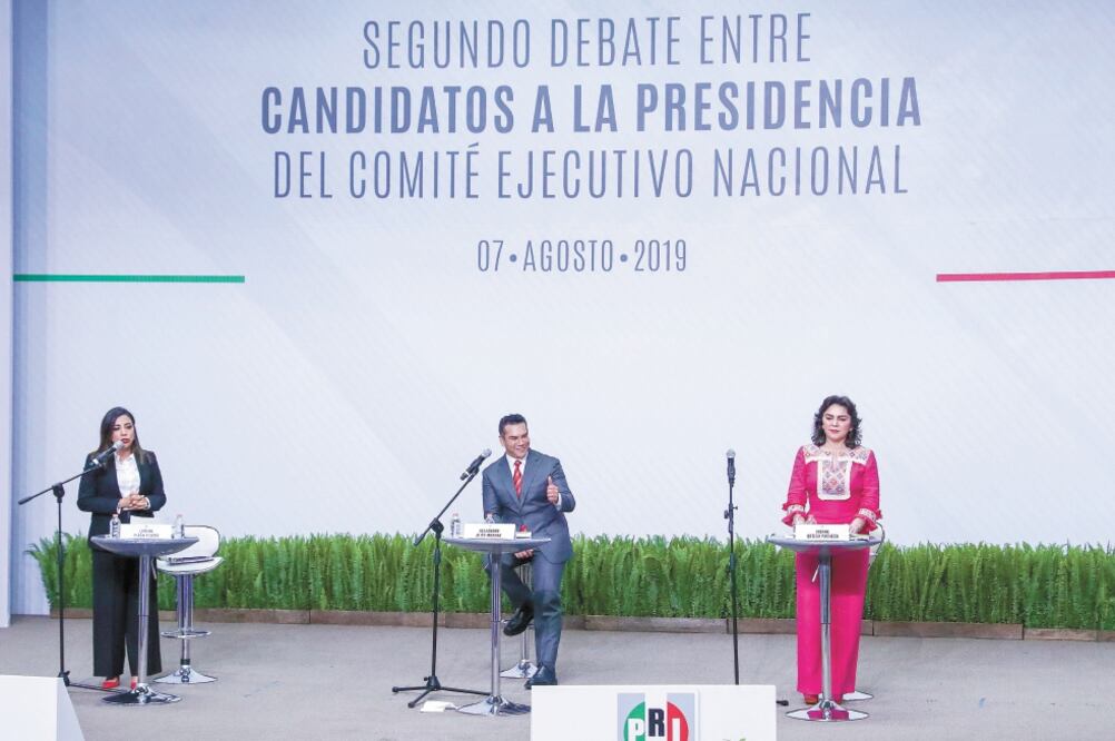 Lorena Piñón, Alejandro Moreno e Ivonne Ortega, ayer durante el segundo y último debate de candidatos a la dirigencia nacional del PRI. Foto: DIEGO SIMÓN SÁNCHEZ. EL UNIVERSAL