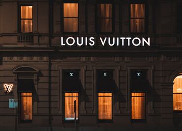 Grupo LVMH sufre caída de 9% en segundo trimestre del 2025, reporta Bloomberg; marca sigue sin recuperarse tras pandemia