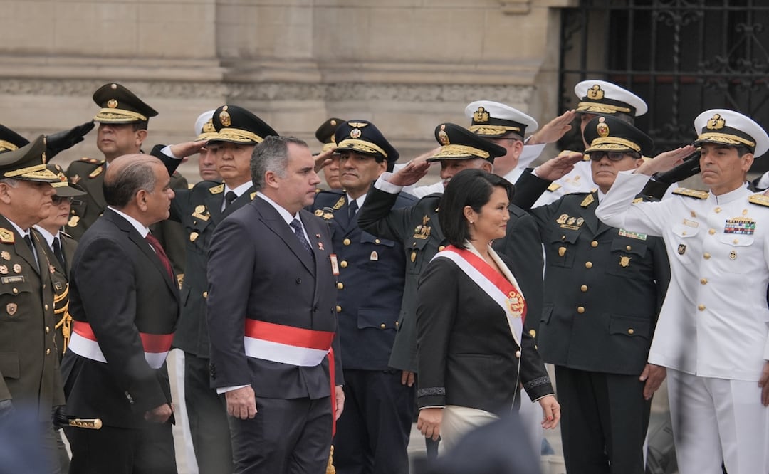 La nueva presidenta de Perú, Keiko Fujimori, fue reconocida como jefa suprema de las Fuerzas Armadas y la Policía Nacional del país. Foto: EFE