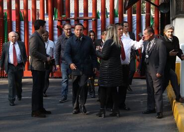 Logran salir algunos diputados del PRI y PRD; llegan colchonetas para campesinos