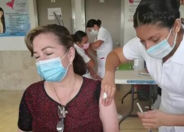 Cesan a directora de hospital en Tabasco por vacunarse contra Covid-19 sin estar en primera línea