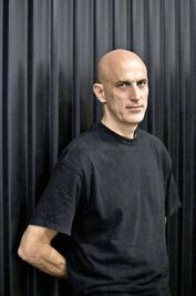 Muerte al estilo chilango, según Hollander