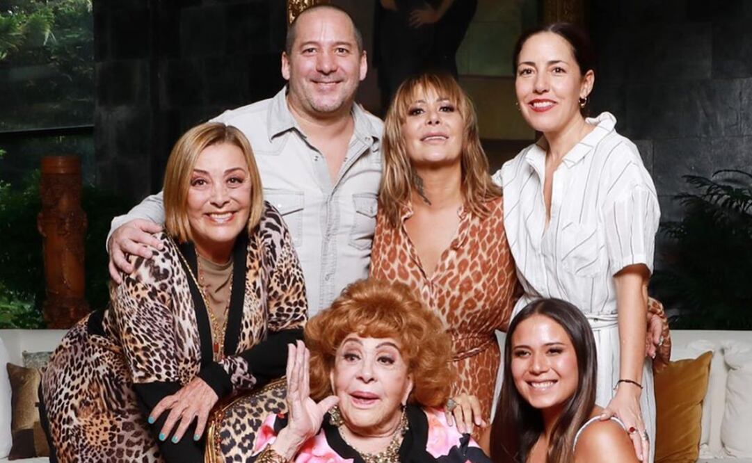 La familia de Silvia Pinal ha recibido críticas por "dejar trabajar" a la actriz. 