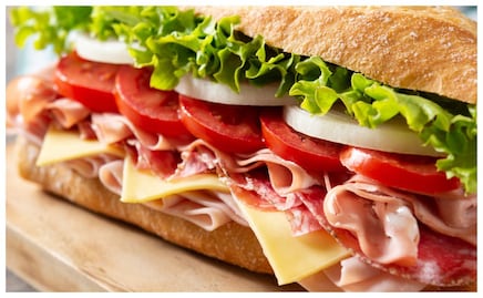 ¿Qué es la baba blanca que le sale al jamón?