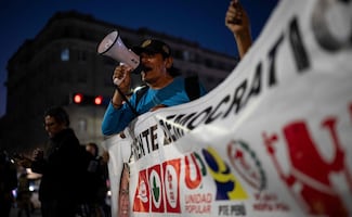 Simpatizantes de Roberto Sánchez marchan en Lima; exigen transparencia en conteo electoral
