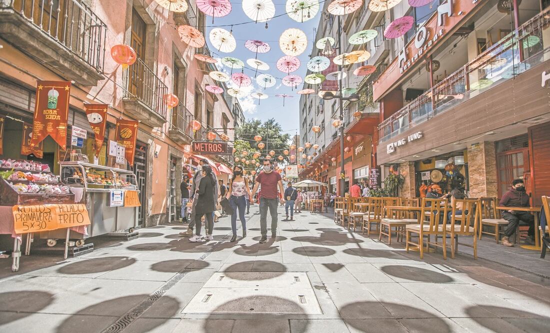 Durante un recorrido de EL UNIVERSAL por el Barrio Chino se observó poca gente y se podía transitar sin contratiempos. Algunas personas compraban galletas de la suerte o ramen para llevar. Fotos: GERMÁN ESPINOSA. EL UNIVERSAL