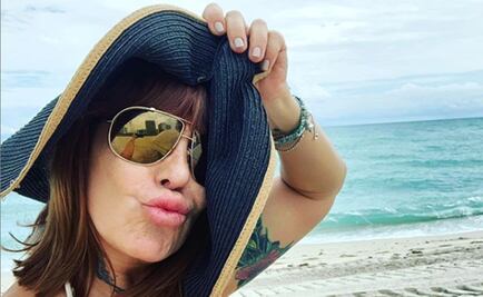 Alejandra Guzmán posa en bikini y luce abdomen sin filtros 