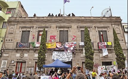 Difieren manifestantes que mantienen tomadas las instalaciones de la CNDH