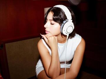 Ángela Aguilar cumple 21 años y Christian Nodal la celebra con rosas y pirotecnia