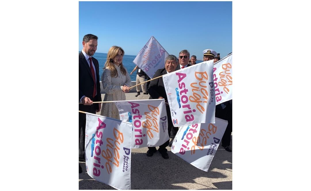 Foto: Amalia Escobar / La gobernadora Claudia Pavlovich; el alcalde de Puerto Peñasco y el vicepresidente de la naviera, dieron el banderazo de salida a la embarcación