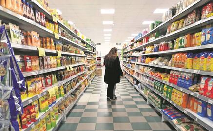 Latinoamericanos buscan productos más baratos