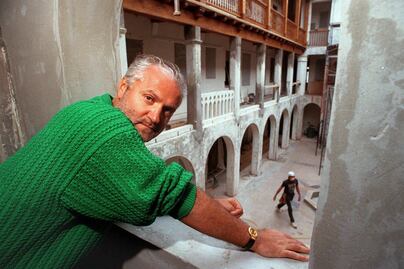 Quién era Gianni Versace, el diseñador prodigio italiano