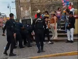 Turistas viven momentos de pánico en Tequila, Jalisco; hombre en presunto estado de ebriedad desarma a policía y dispara