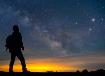 Qué es la "Luna fría", que coincide con el solsticio y una lluvia de meteoritos