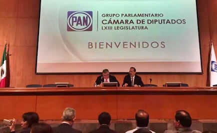 Acude Agustín Carstens a reunión de panistas