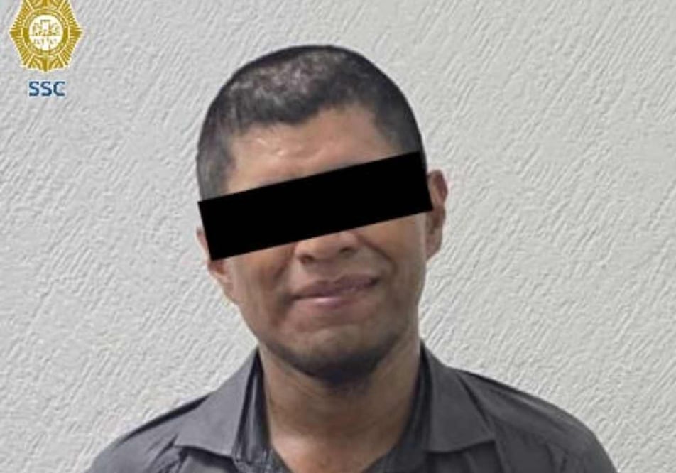 Un sujeto señalado de haber atacado a una mujer con un arma blanca en la alcaldía Gustavo. Madero, fue capturado por policías. Foto: Especial