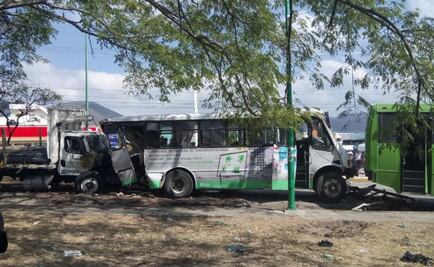 Accidente deja dos muertos y 30 heridos en Chiapas
