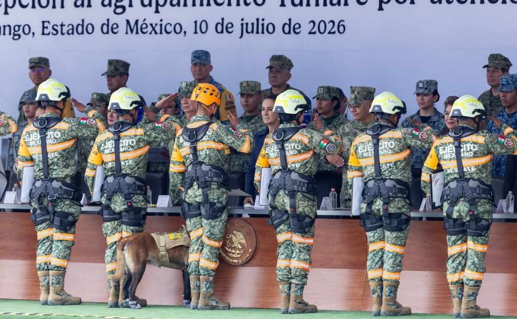 La presidenta de México, Claudia Sheinbaum Pardo, encabezó la Ceremonia de Recepción del Agrupamiento de Ayuda Humanitaria “Yumare”, que viajó a Venezuela después de los sismos de 7.2 y 7.5 ocurridos el pasado 24 de junio. Foto: Hugo Salvador / EL UNIVERSAL