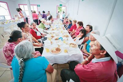 Buscan bancarizar a beneficiarios de programas sociales