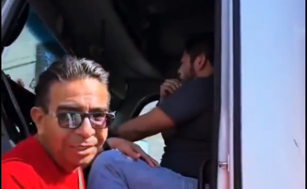 Trailero entra en crisis tras accidente en su trayecto de Monterrey a Mérida; "tengo miedo de perder mi trabajo", dice. Foto: Captura de pantalla