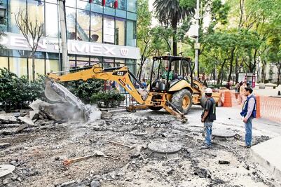 Monreal dialoga con informales de Zona Rosa