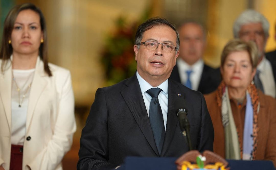 Foto del folleto publicada por la oficina de prensa de la presidencia de Colombia que muestra al presidente colombiano Gustavo Petro. FOTO: AFP