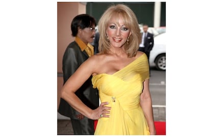 Olivia Collins comparte foto en bikini a los 59 años