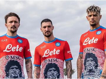 Napoli y Chucky Lozano presentan nuevo uniforme dedicado a Maradona