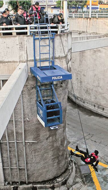 La dependencia colocó un torre de vigilancia y hay seguridad en los bajopuentes para desincentivar a los ladrones. Foto: RAMON ROMERO. EL UNIVERSAL