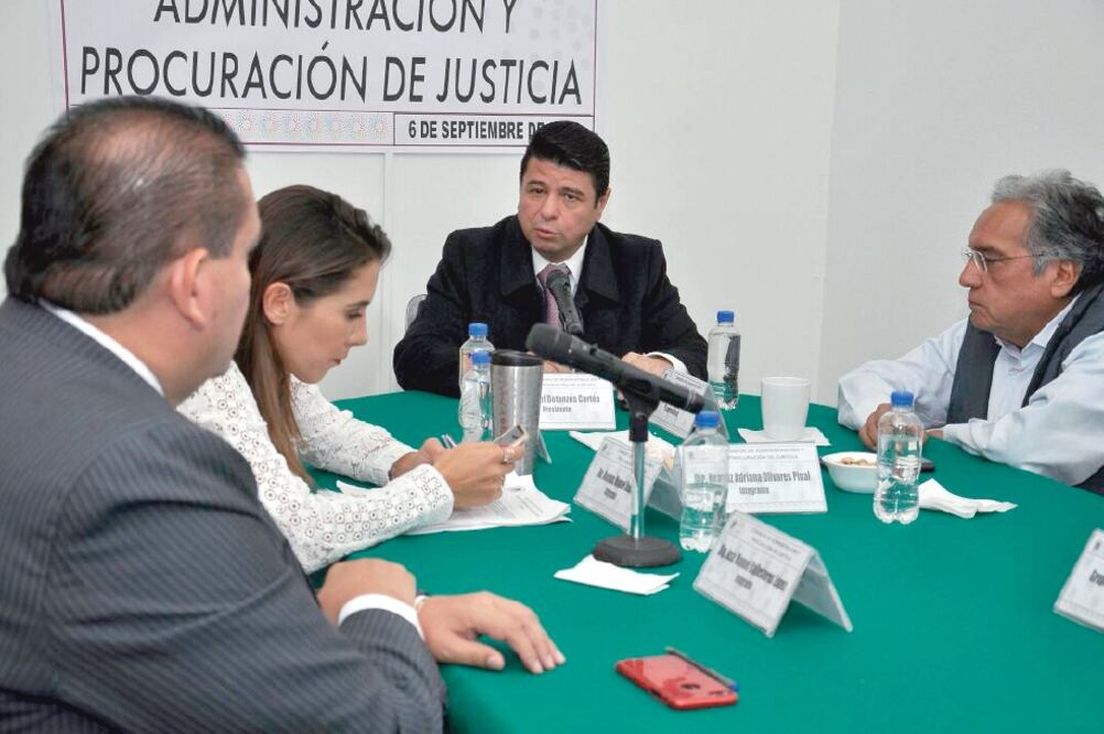 Israel Betanzos informó que levantó un acta para dejar testimonio de que él junto con los diputados Luciano Jimeno Huanosta, Mariana Moguel y José Manuel Ballesteros sí asistieron a la reunión para atender la orden de un juez. (ESPECIAL)