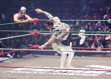 Hamilton somete a Místico en el ring