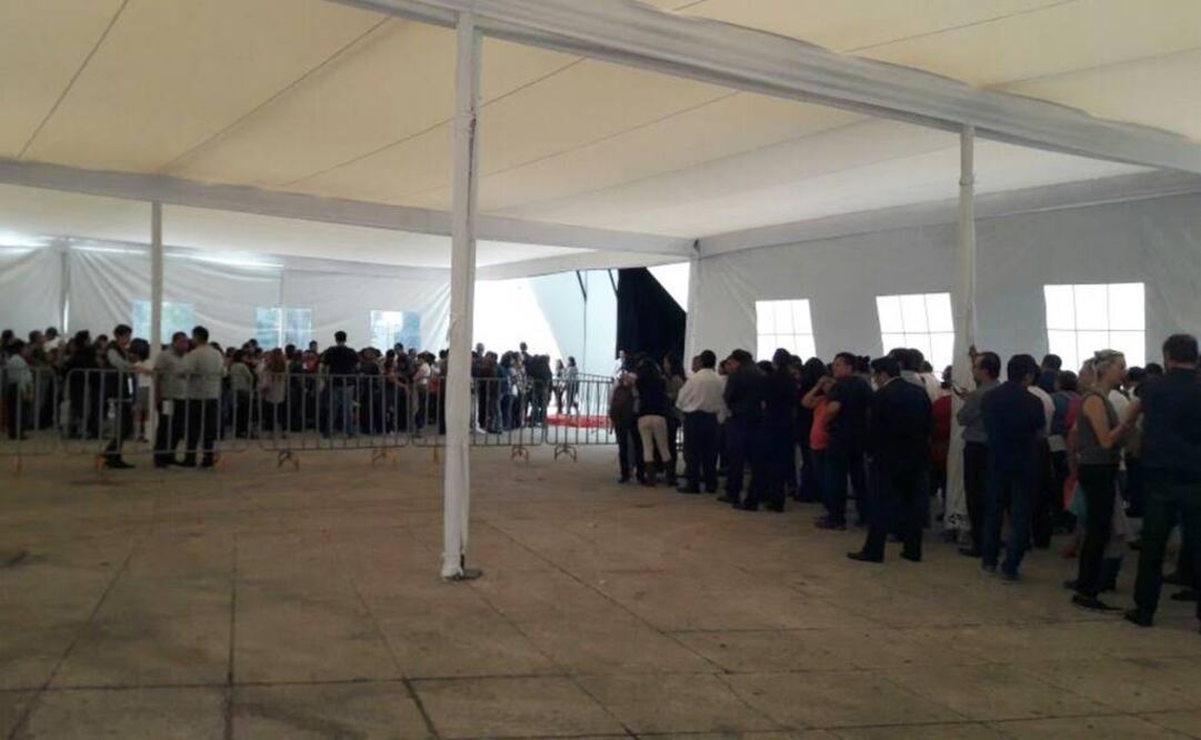 Los asistentes tuvieron que esperar un promedio de 25 minutos antes de ingresar al recinto. (FOTO: Alida Piñón)