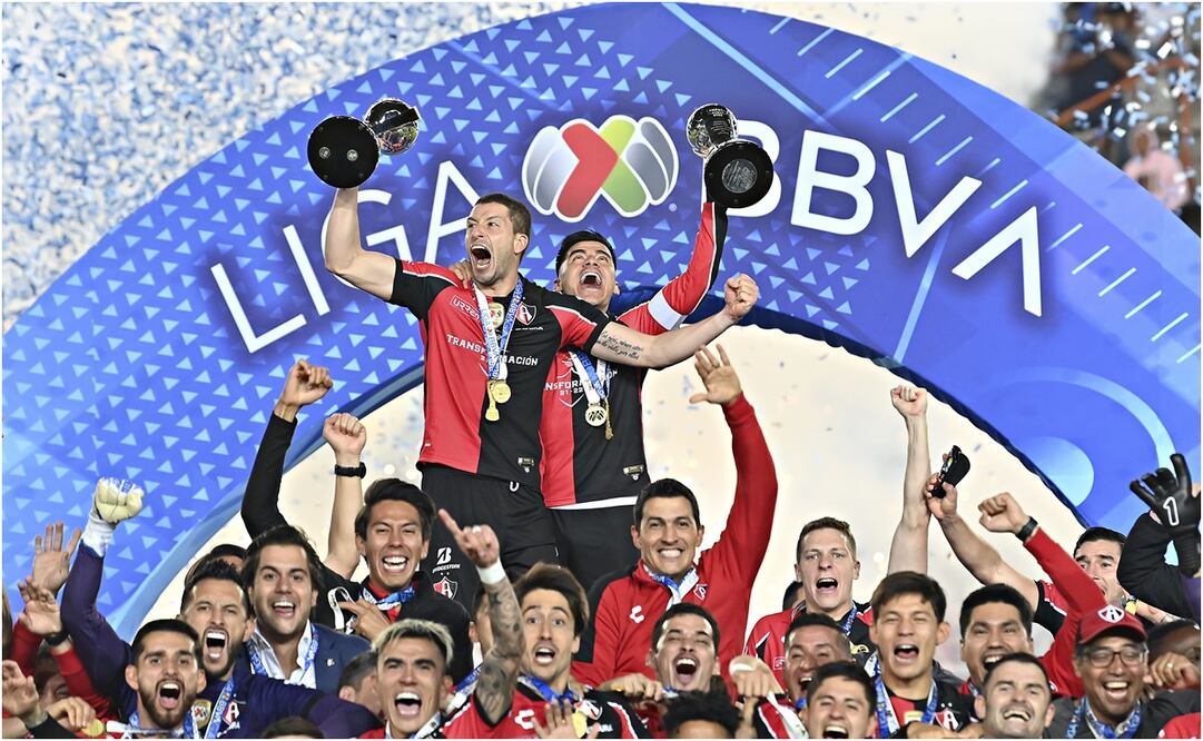 Atlas le da clases a los “grandes” de oropel