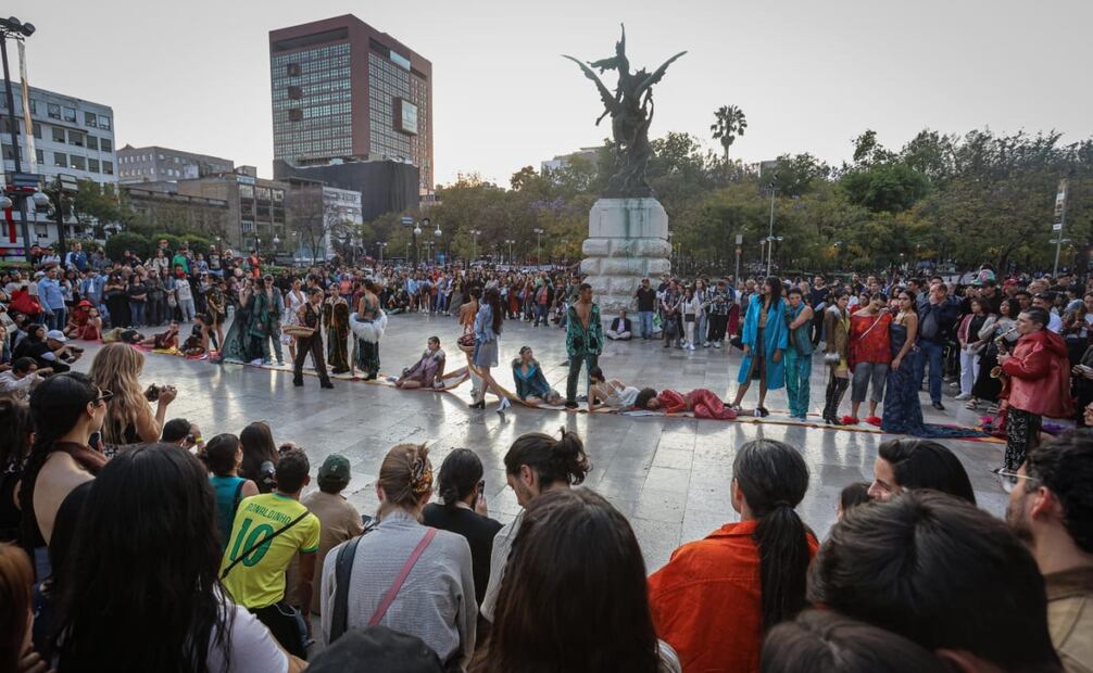 Pasarela de moda de la diseñadora de moda Gabrielle Venguer en la explanada del Palacio de Bellas Artes 8 de febrero. Foto: Gabriel Pano / EL UNIVERSAL