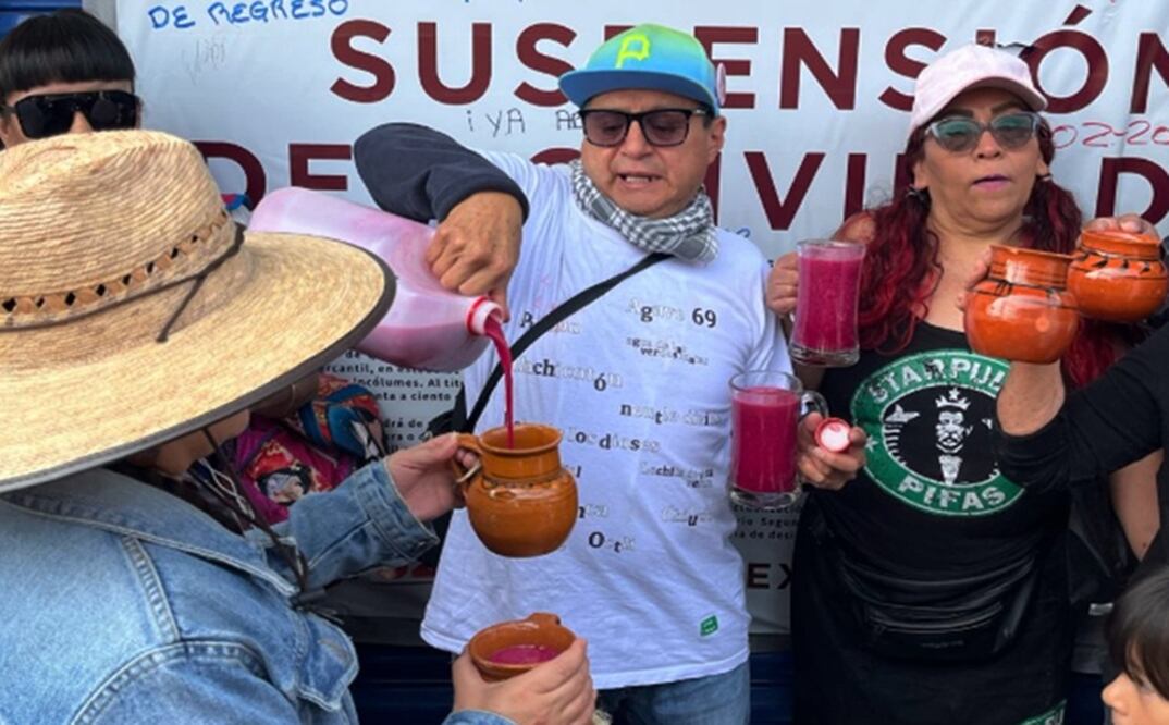 Pulqueros y productores protestan contra el cierre de pulquerías en la Ciudad de México entre Eje Central y Avenida Popocatépetl, alcaldía Benito Juárez, el 25 de marzo de 2025. Foto: Rafael García/EL UNIVERSAL