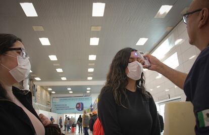 Regresan estudiantes de Jalisco que se encontraban en China