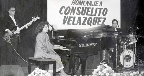 Casi niña y sin haber besado, ella escribió “Bésame mucho”