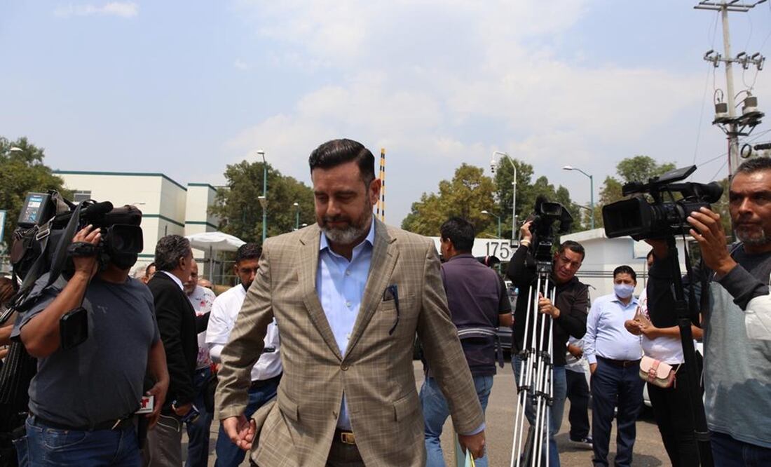 Fernando Benítez, abogado defensor de Juan Araujo, involucrado en un caso de extorsión saliendo de los juzgados del reclusorio Norte, donde se llevó a acabo una audiencia del caso Collado. FOTO: GERMÁN ESPINOSA/ EL UNIVERSAL