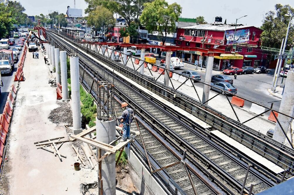Tala en la Ciudad. La administración pasada tenía previsto retirar 800 árboles para ampliar la Línea 5 del Metrobús. Foto: ARCHIVO EL UNIVERSAL