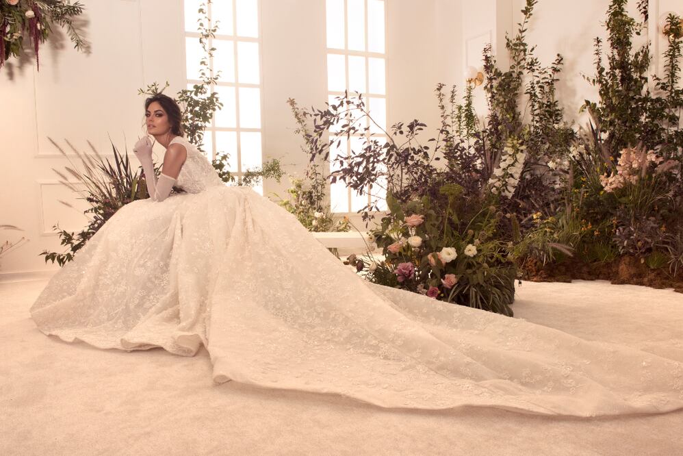 Ximena Navarrete usando la colección de novias de Benito Santos. Foto: Cortesía