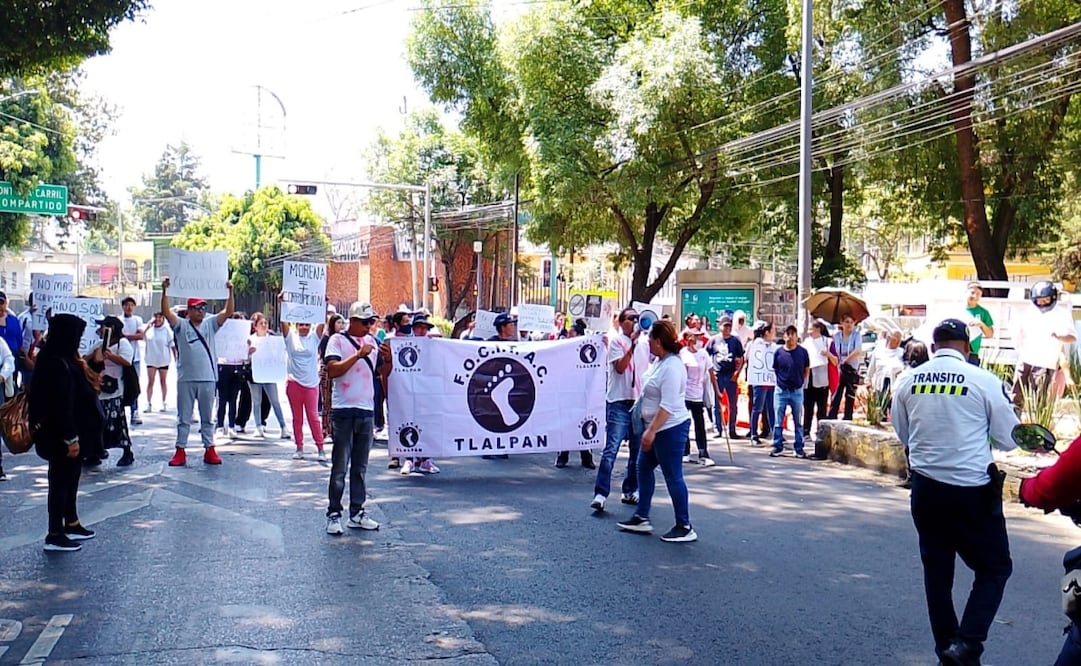 Comerciantes bloquean Insurgentes Sur en Tlalpan. Foto: Especial