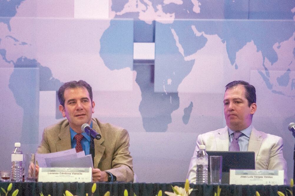 Lorenzo Córdova (INE) y José Luis Vargas (TEPJF) clausuraron los trabajos de la Primera Sesión Plenaria de la Red Mundial de Justicia Electoral. Foto: NOTIMEX