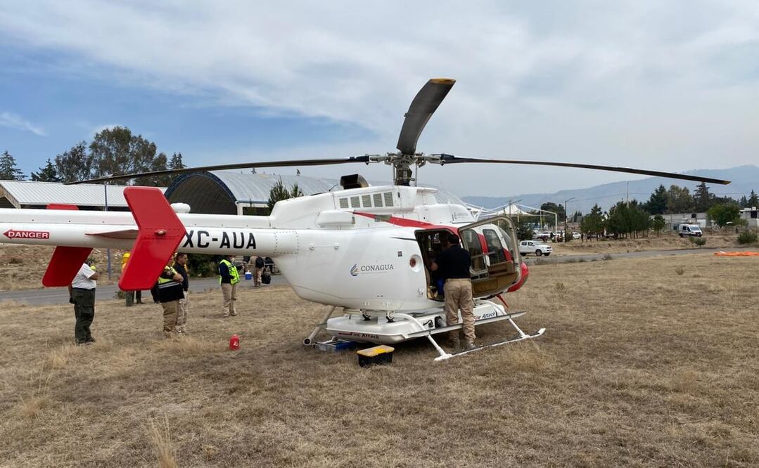 Tres aeronaves participan en las tareas de combate directo con descargas de agua en zonas de difícil acceso. Foto: Especial