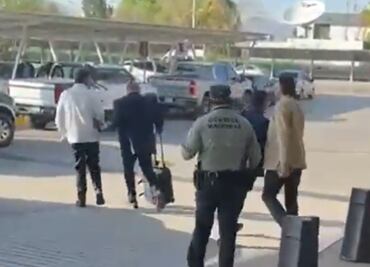 Empresario confronta a Javier Corral en aeropuerto de Chihuahua; senador habría realizado burlas